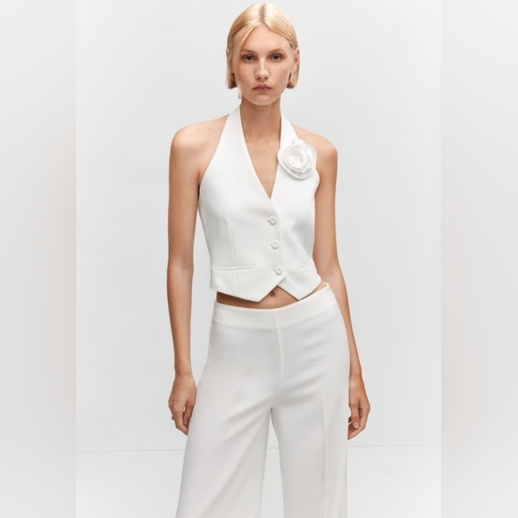 White Suit Style Vest with Floral Detail 🌸 - Picture 1 of 3